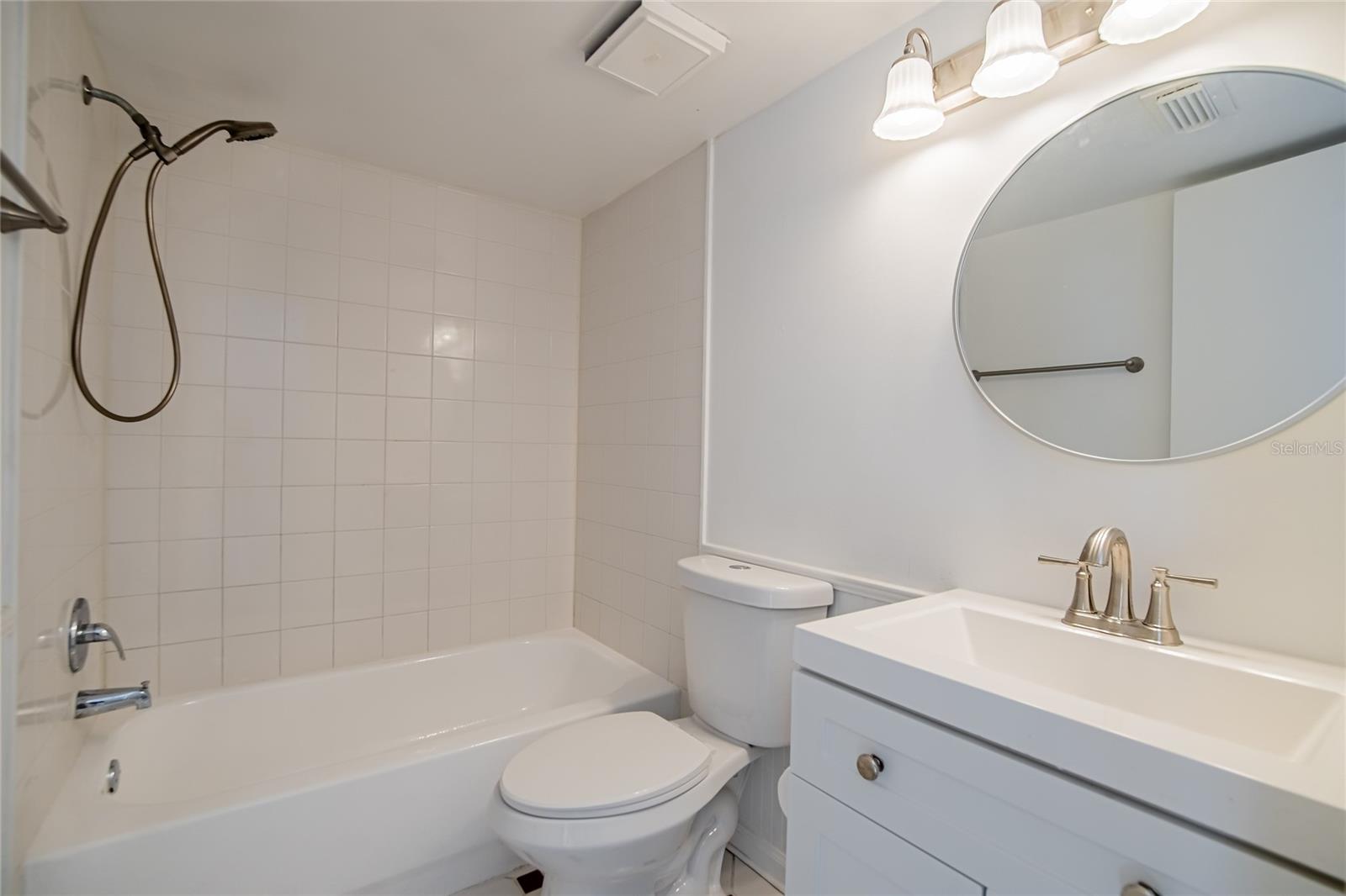 Image 13 of 17 For 611 Highview Circle N