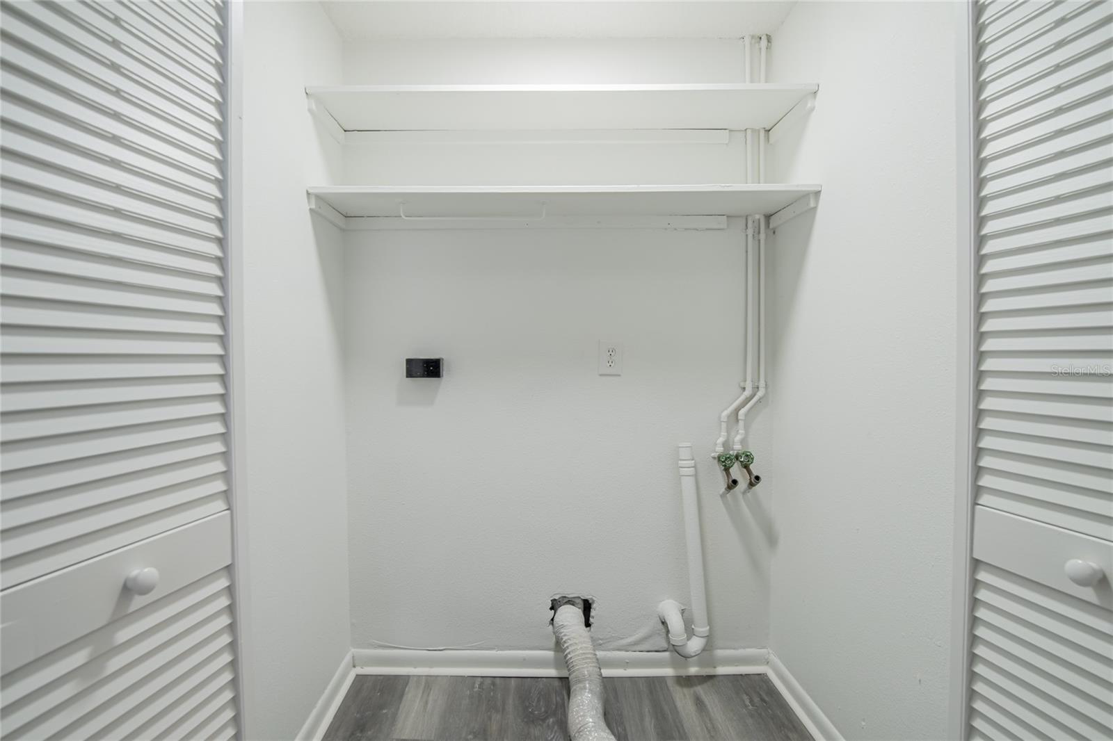 Image 14 of 17 For 611 Highview Circle N