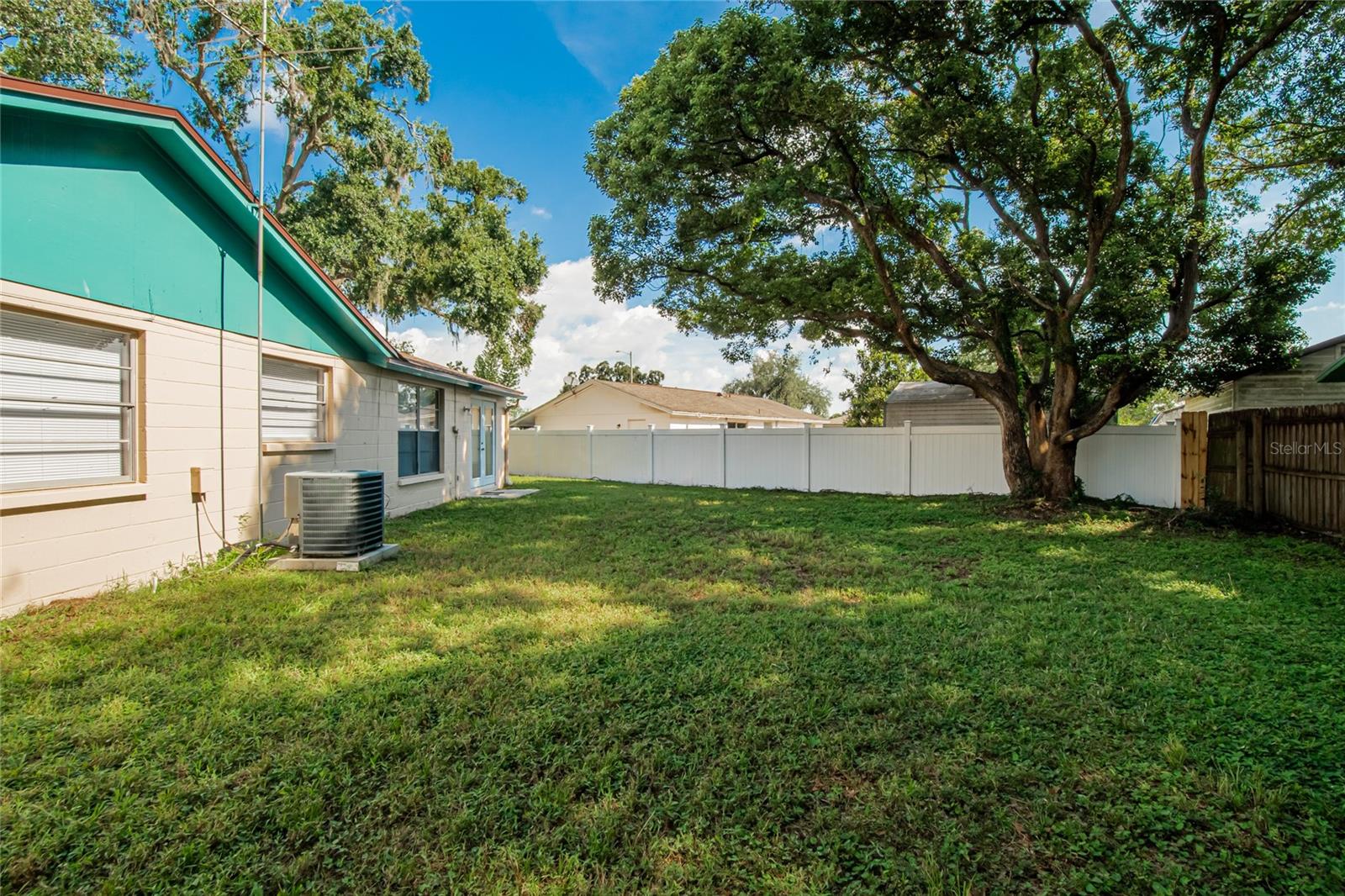 Image 16 of 17 For 611 Highview Circle N