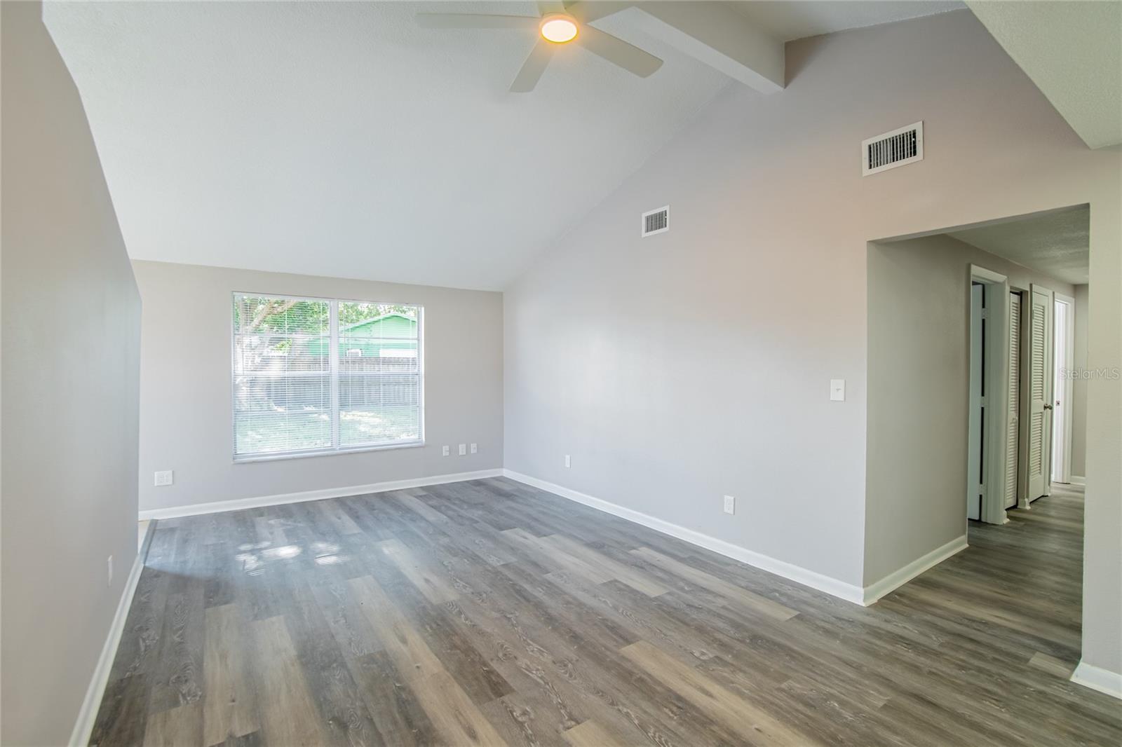 Image 3 of 17 For 611 Highview Circle N