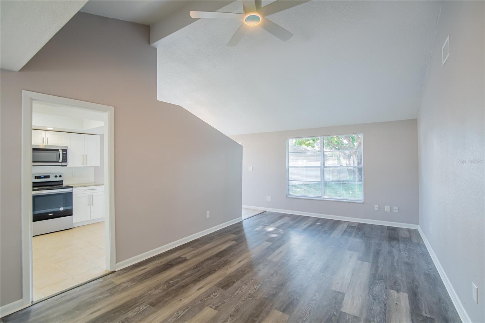 Image 4 of 17 For 611 Highview Circle N