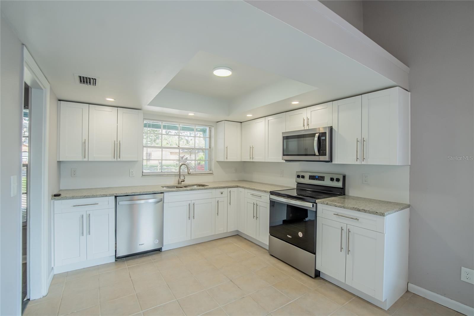 Image 5 of 17 For 611 Highview Circle N