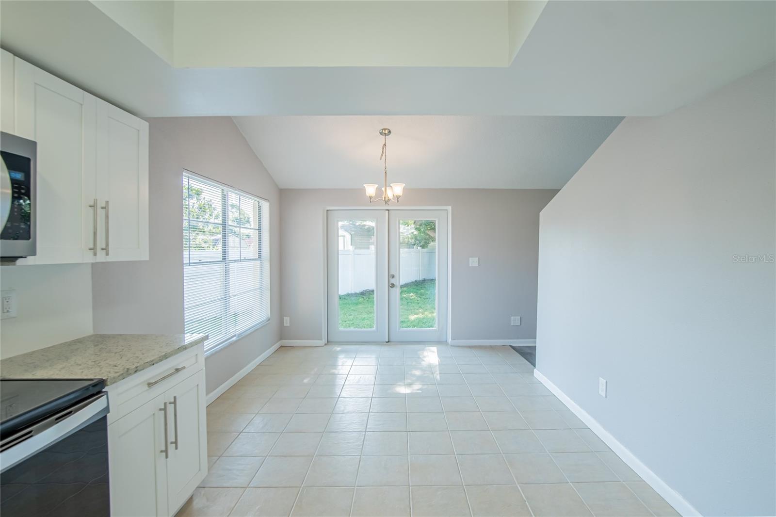 Image 6 of 17 For 611 Highview Circle N