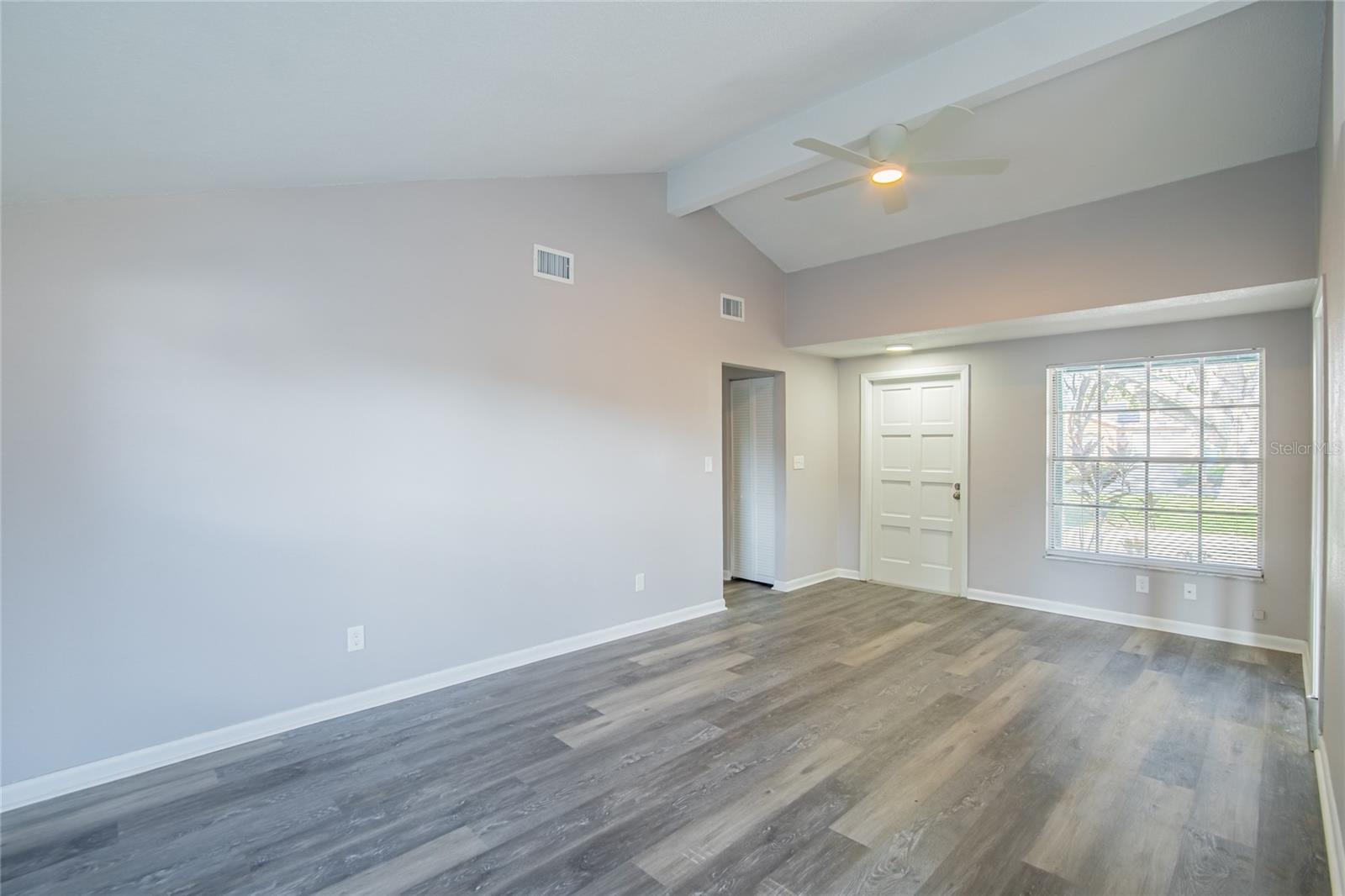 Image 9 of 17 For 611 Highview Circle N