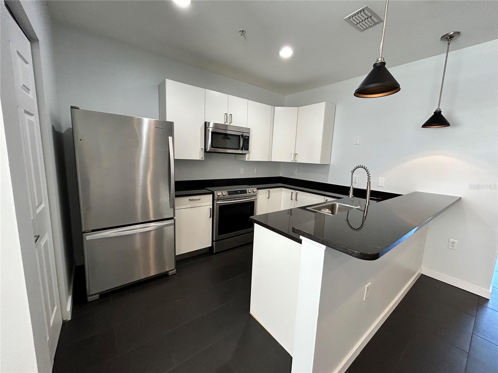Image 5 of 13 For 1100 4th Street N 302