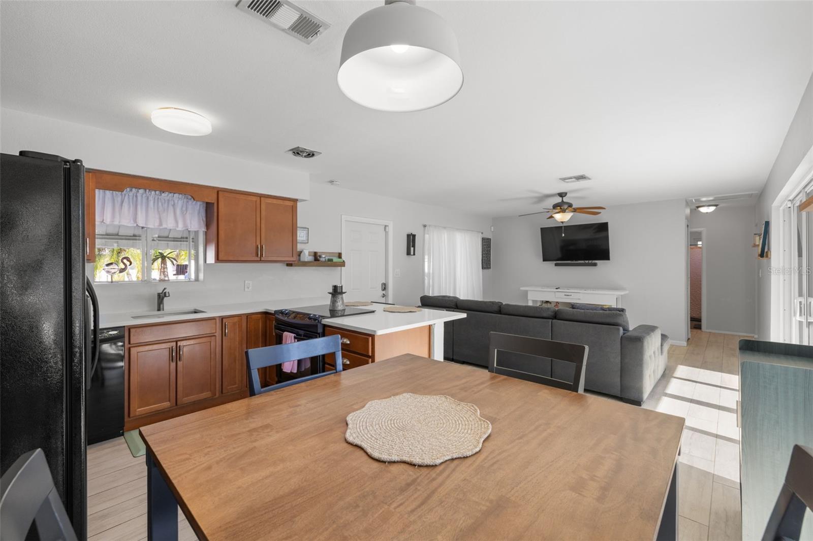 Image 12 of 47 For 6447 19th Street N