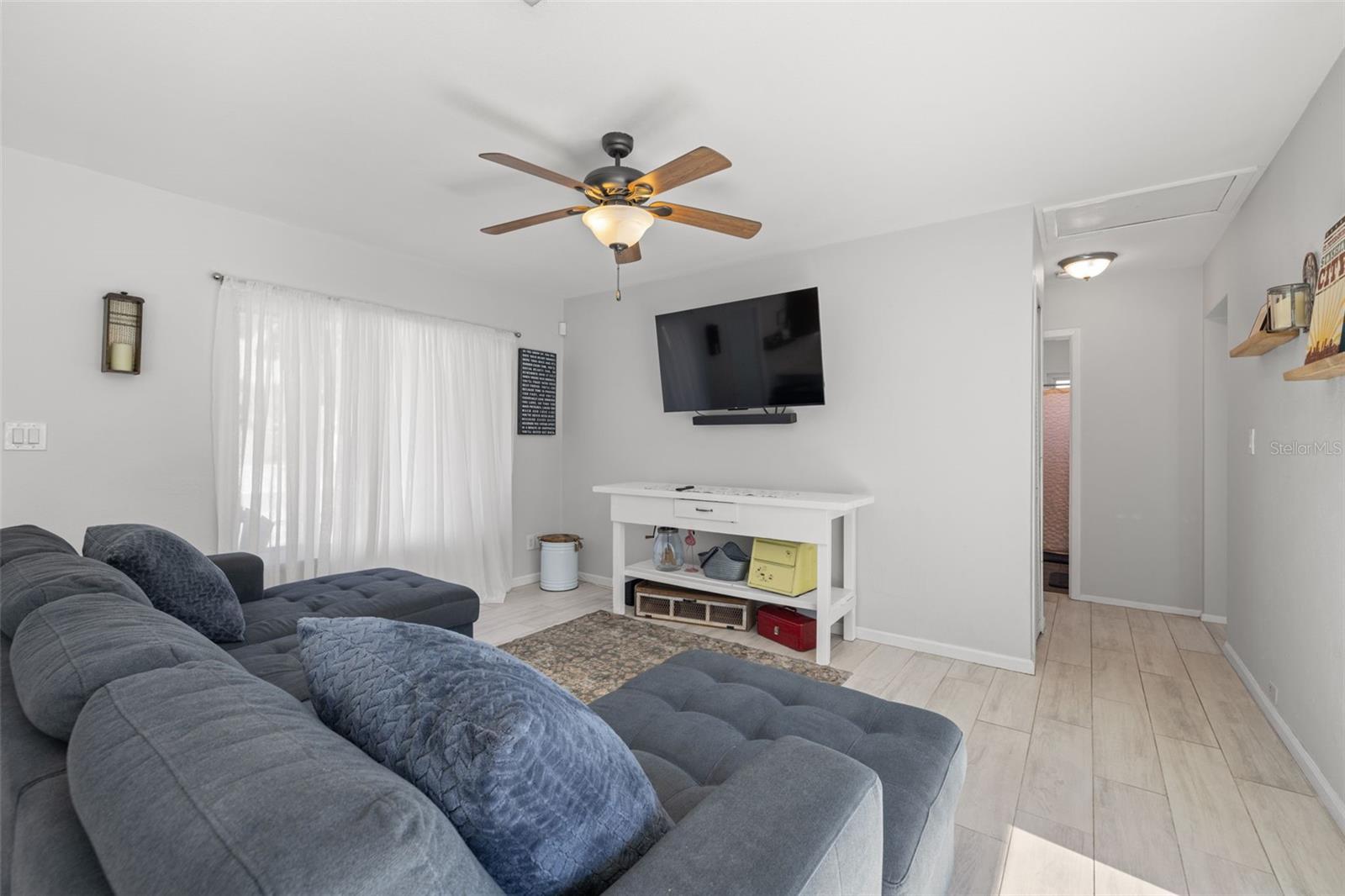 Image 13 of 47 For 6447 19th Street N