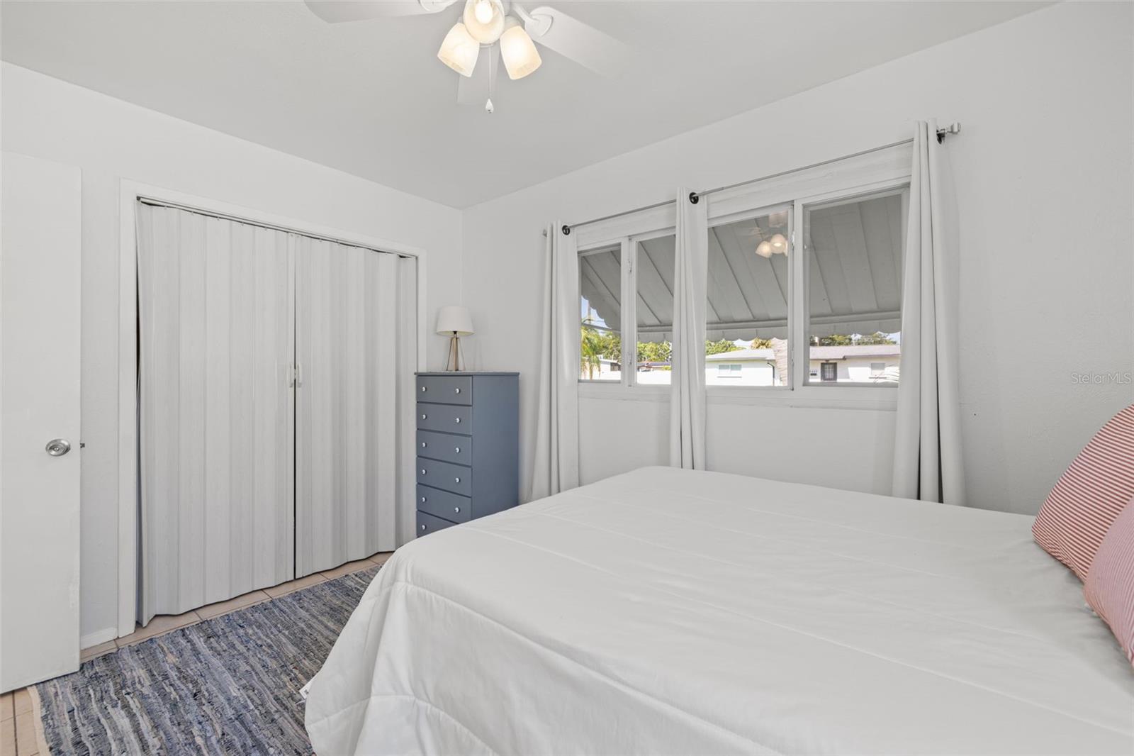 Image 15 of 47 For 6447 19th Street N