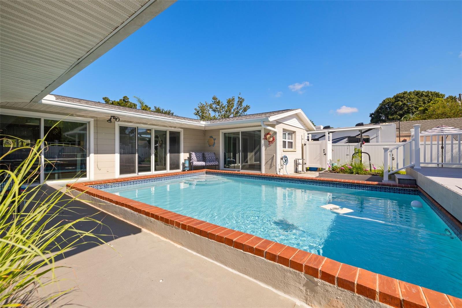 Image 28 of 47 For 6447 19th Street N