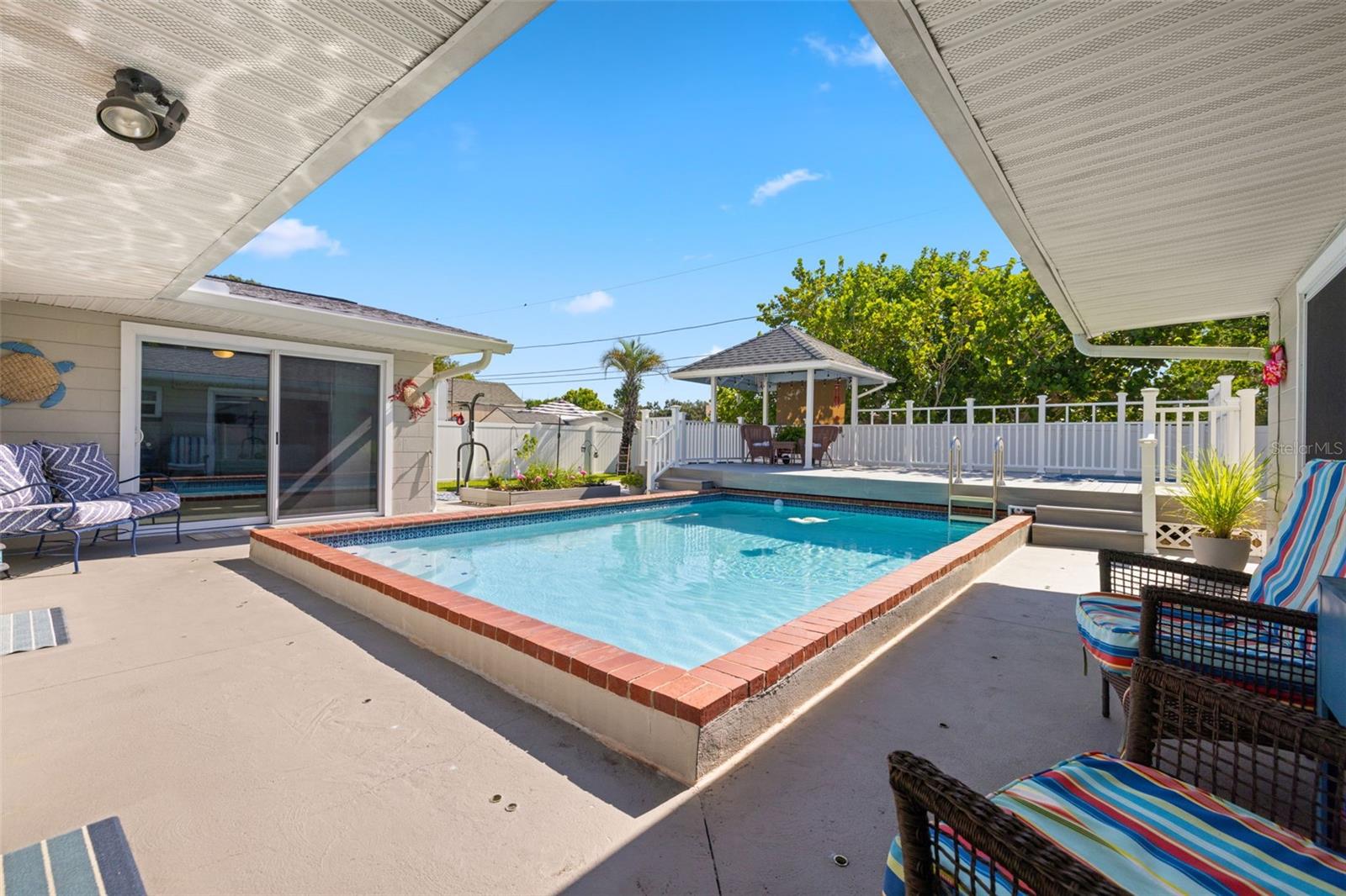 Image 29 of 47 For 6447 19th Street N