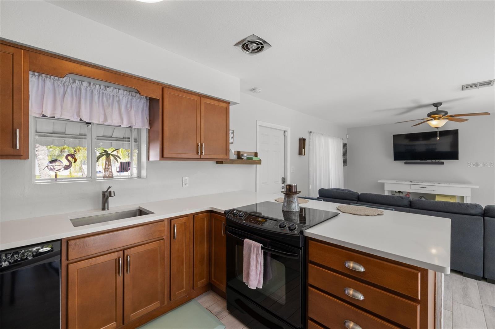 Image 9 of 47 For 6447 19th Street N