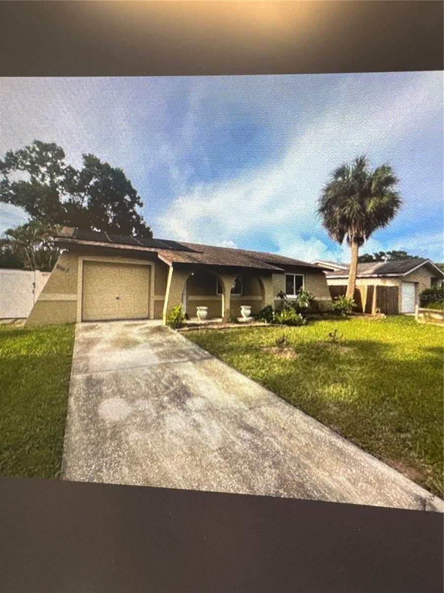 Listing Details for 8067 Candlewoode Drive, LARGO, FL 33773