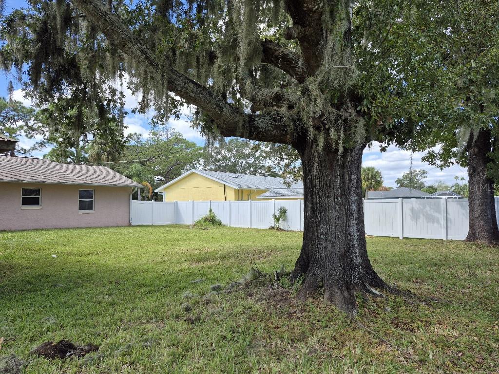 Image 8 of 9 For 2509 Willow Oak Drive