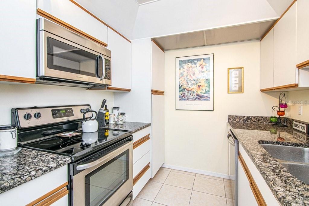 Image 8 of 23 For 3211 Swann Avenue 502