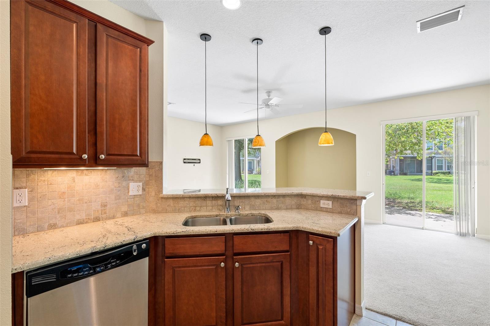 Image 13 of 37 For 7001 Interbay Boulevard 303