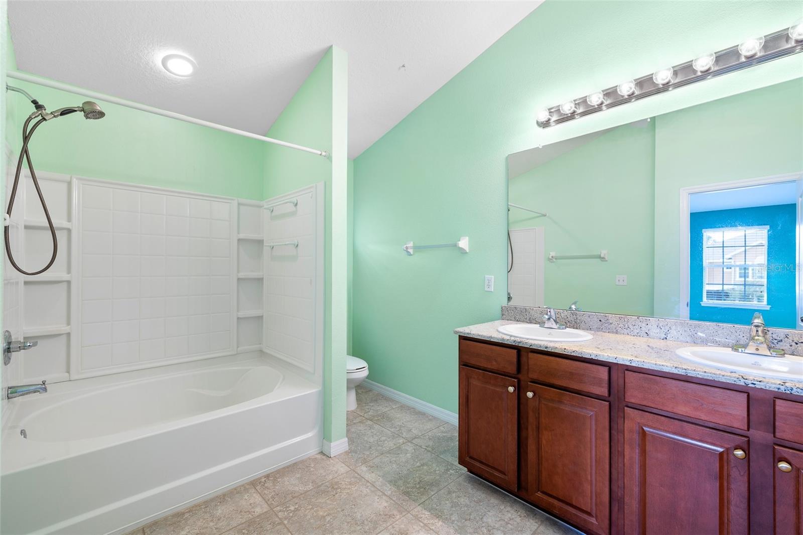 Image 18 of 37 For 7001 Interbay Boulevard 303