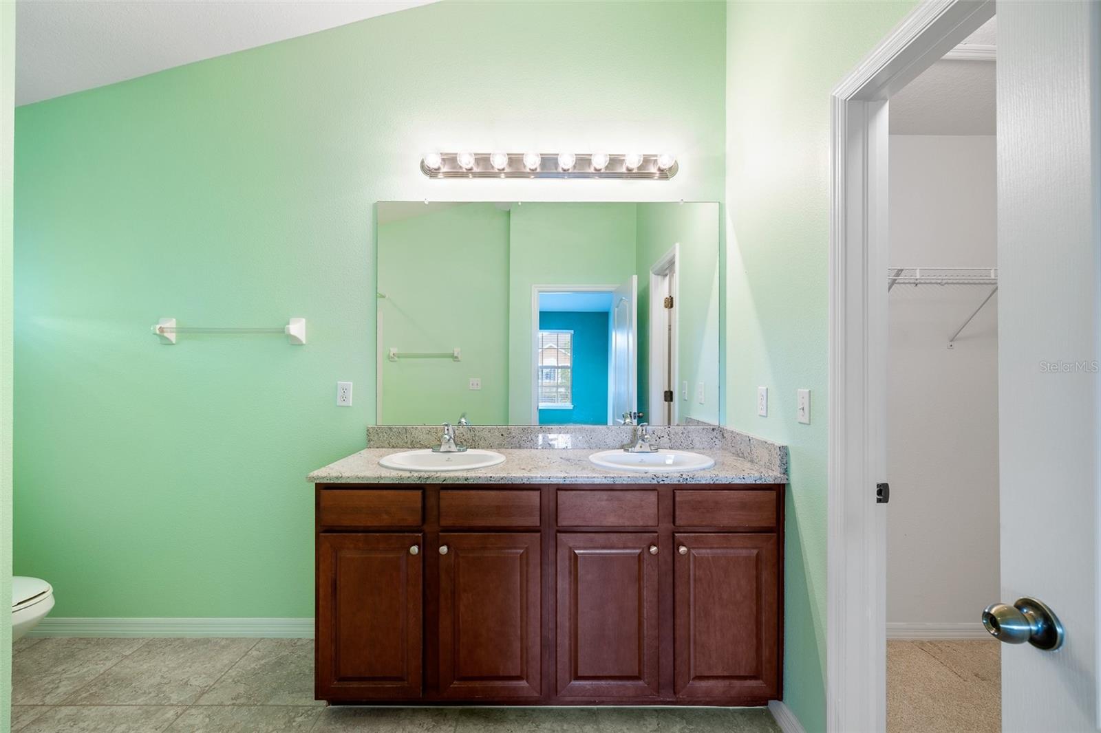 Image 19 of 37 For 7001 Interbay Boulevard 303