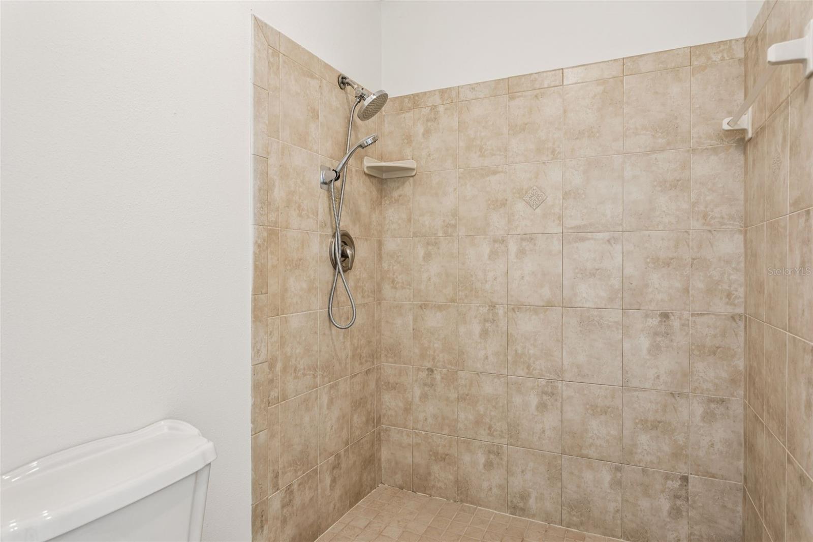 Image 21 of 27 For 2101 Fox Chase Boulevard 102