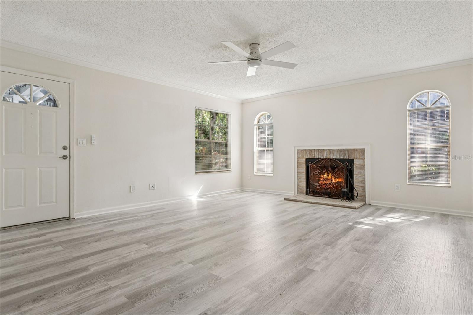 Image 4 of 27 For 2101 Fox Chase Boulevard 102