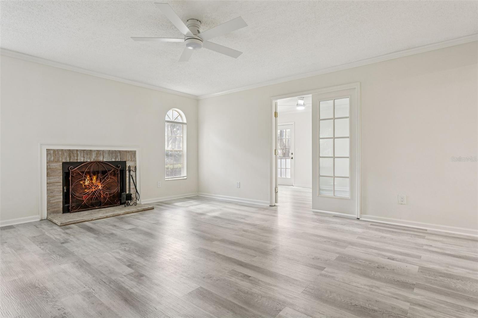 Image 6 of 27 For 2101 Fox Chase Boulevard 102