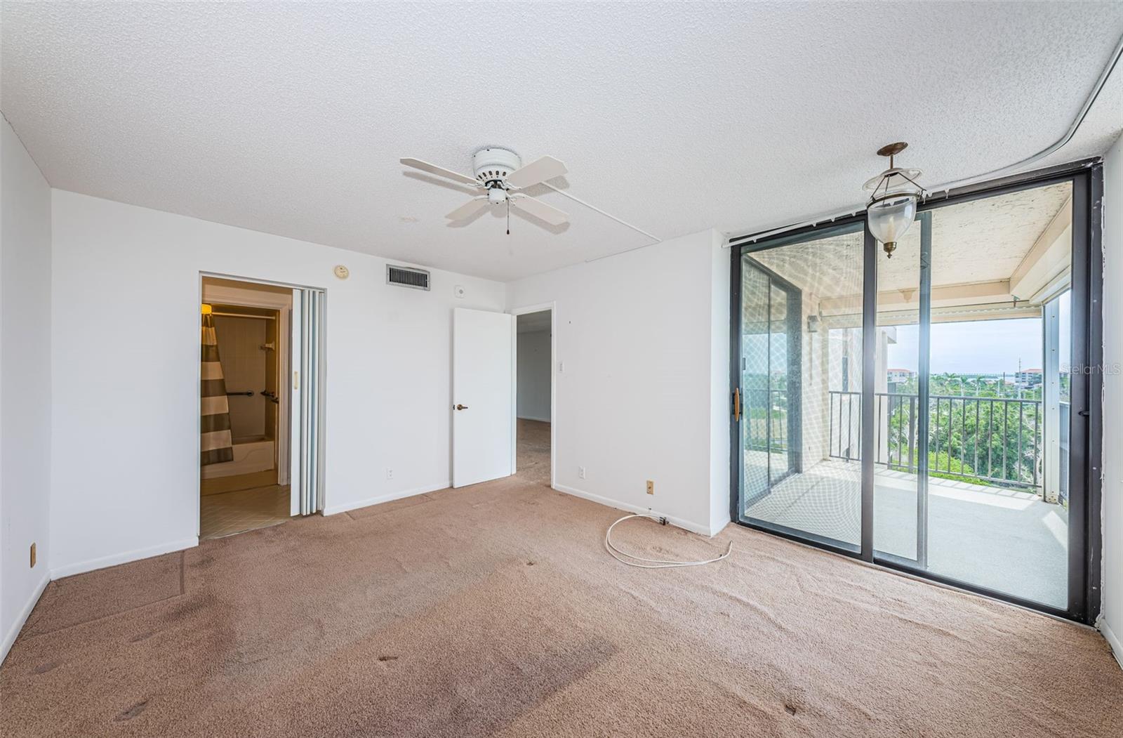 Image 15 of 32 For 6051 Sun Boulevard 605