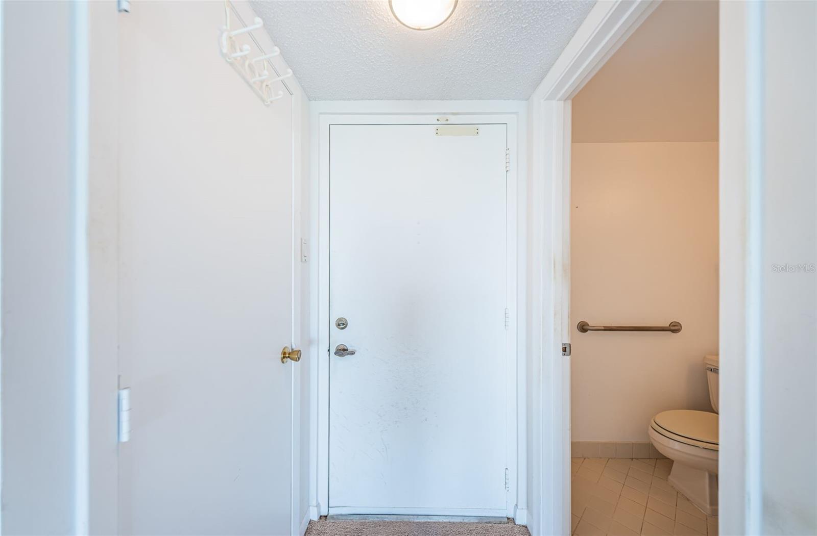 Image 20 of 32 For 6051 Sun Boulevard 605