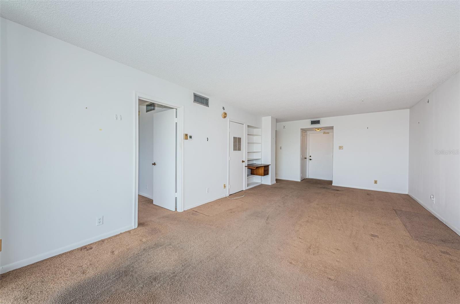 Image 22 of 32 For 6051 Sun Boulevard 605