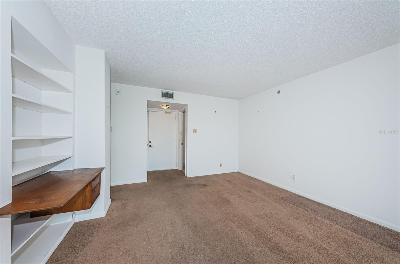 Image 3 of 32 For 6051 Sun Boulevard 605