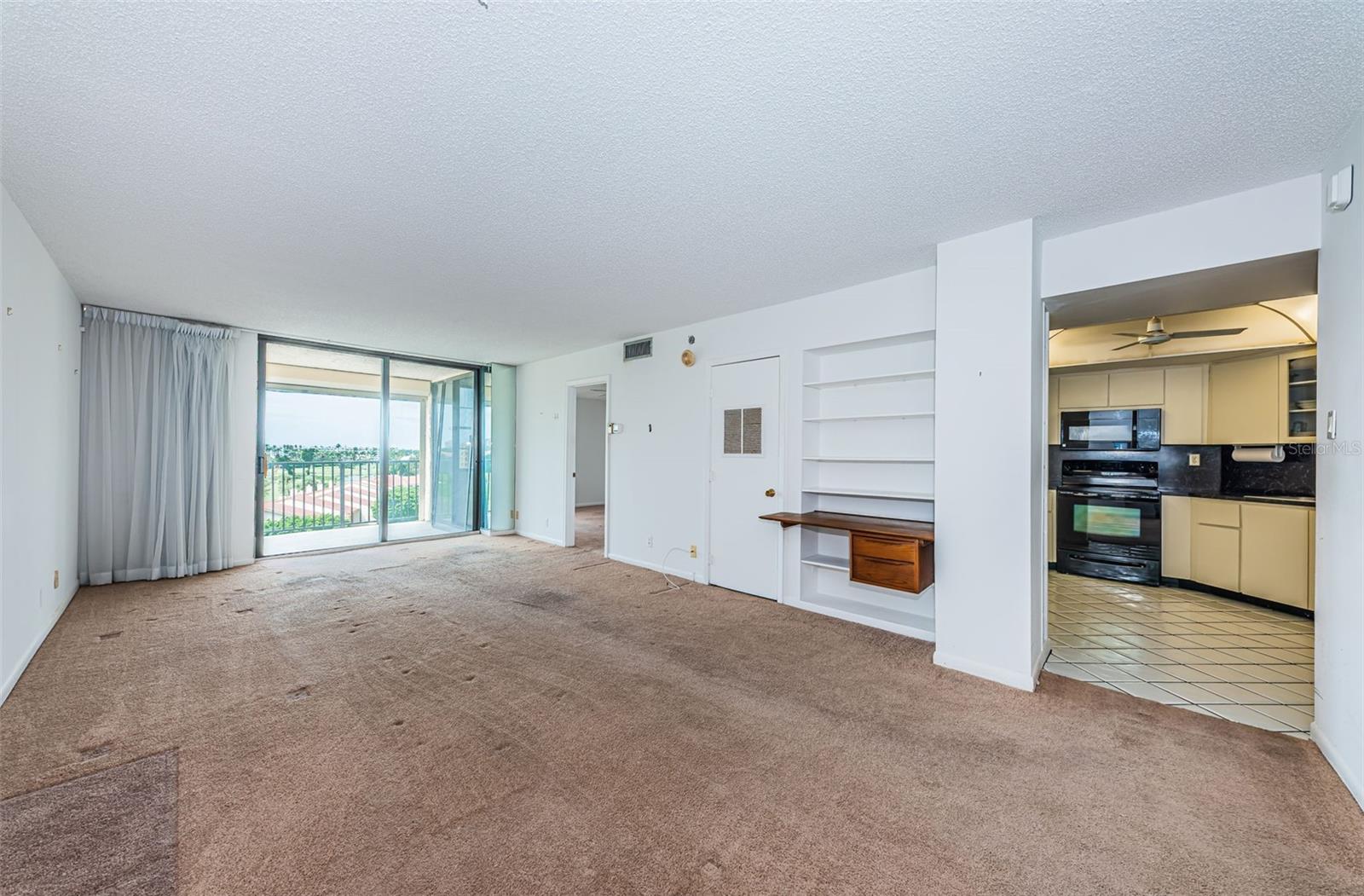 Image 4 of 32 For 6051 Sun Boulevard 605