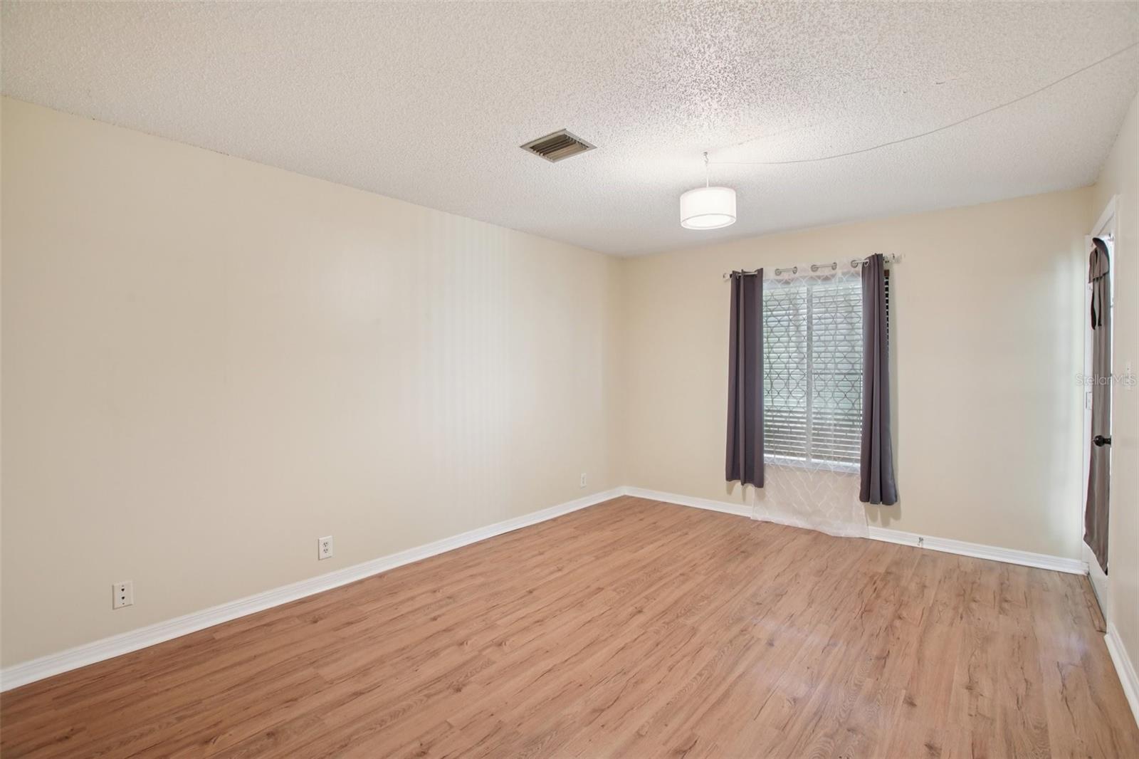 Image 17 of 44 For 7300 Sunshine Skyway Lane S 202