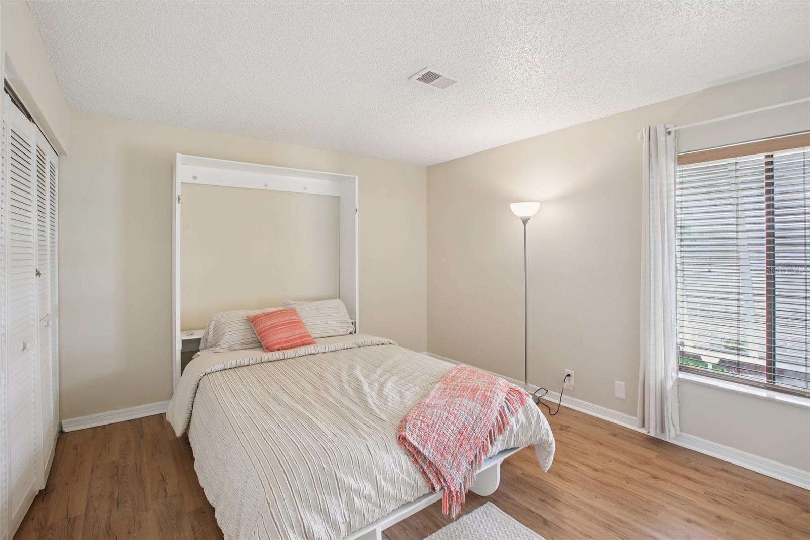 Image 22 of 44 For 7300 Sunshine Skyway Lane S 202