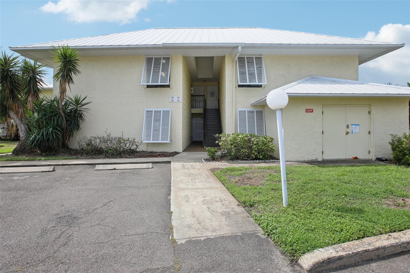 Image 39 of 44 For 7300 Sunshine Skyway Lane S 202