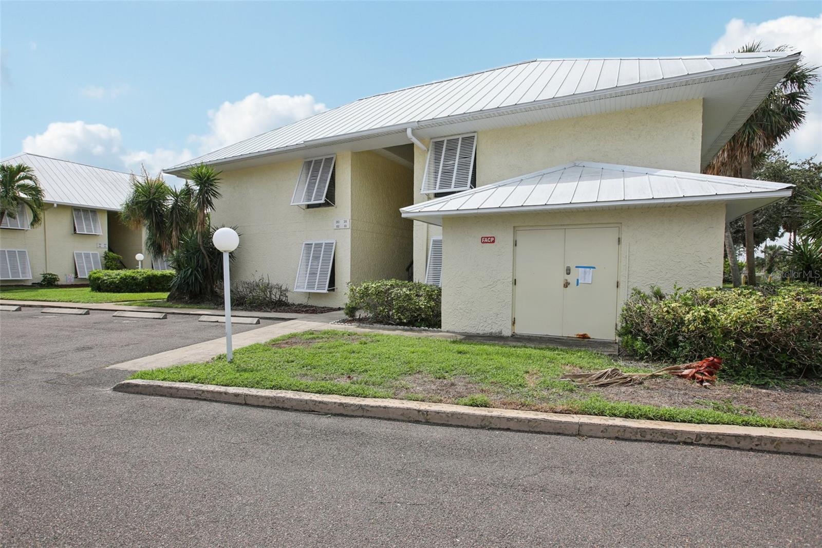 Image 41 of 44 For 7300 Sunshine Skyway Lane S 202