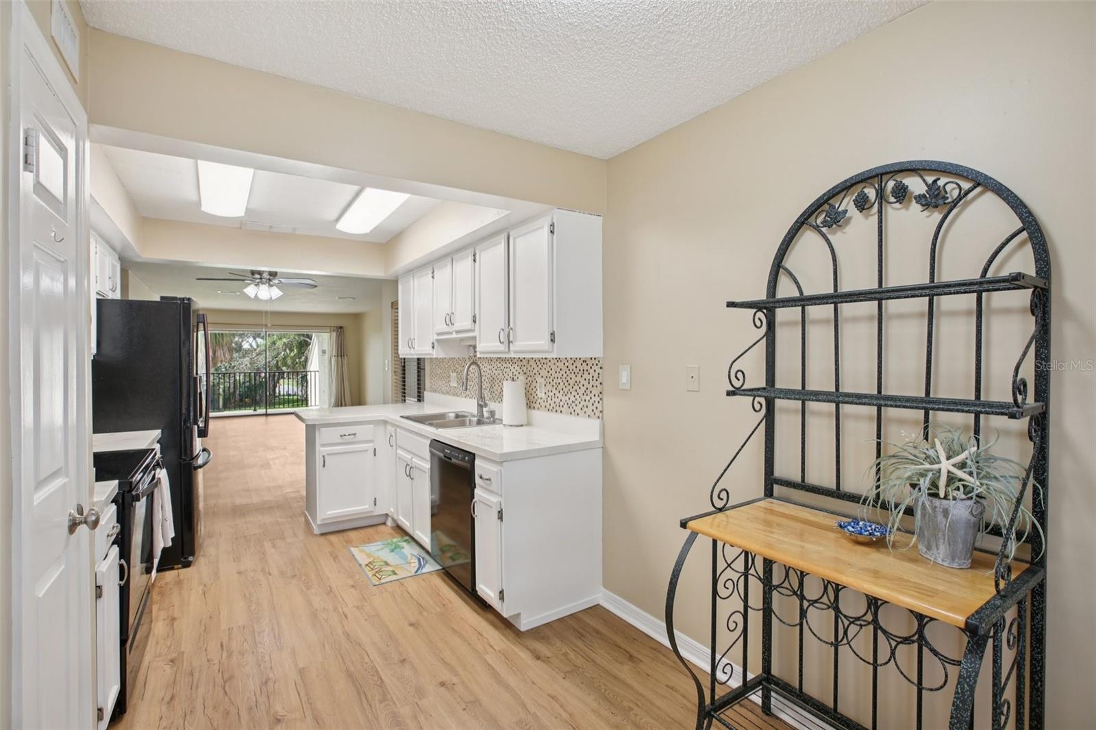 Image 5 of 44 For 7300 Sunshine Skyway Lane S 202