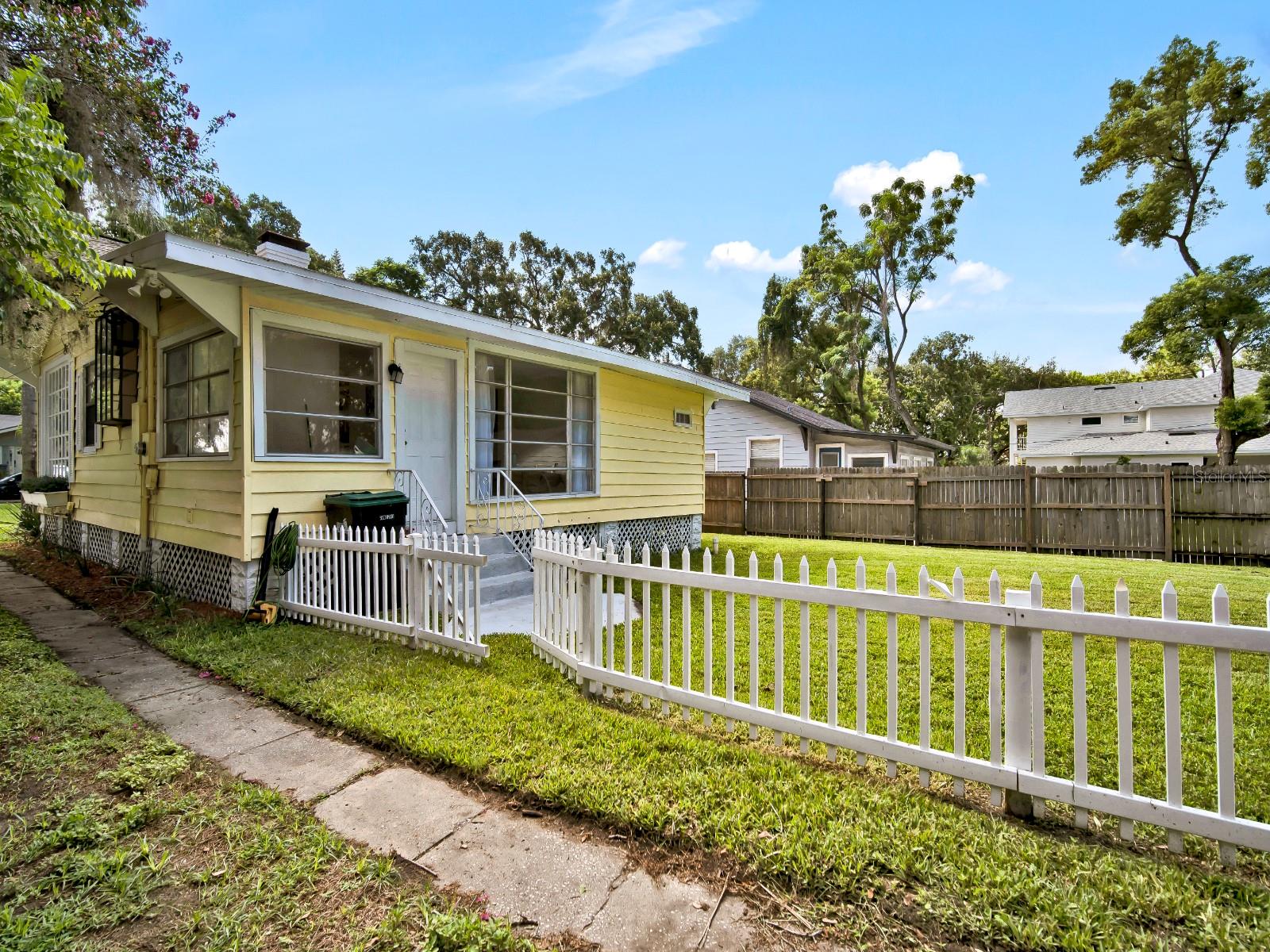 Image 3 of 41 For 2718 Paseo Avenue