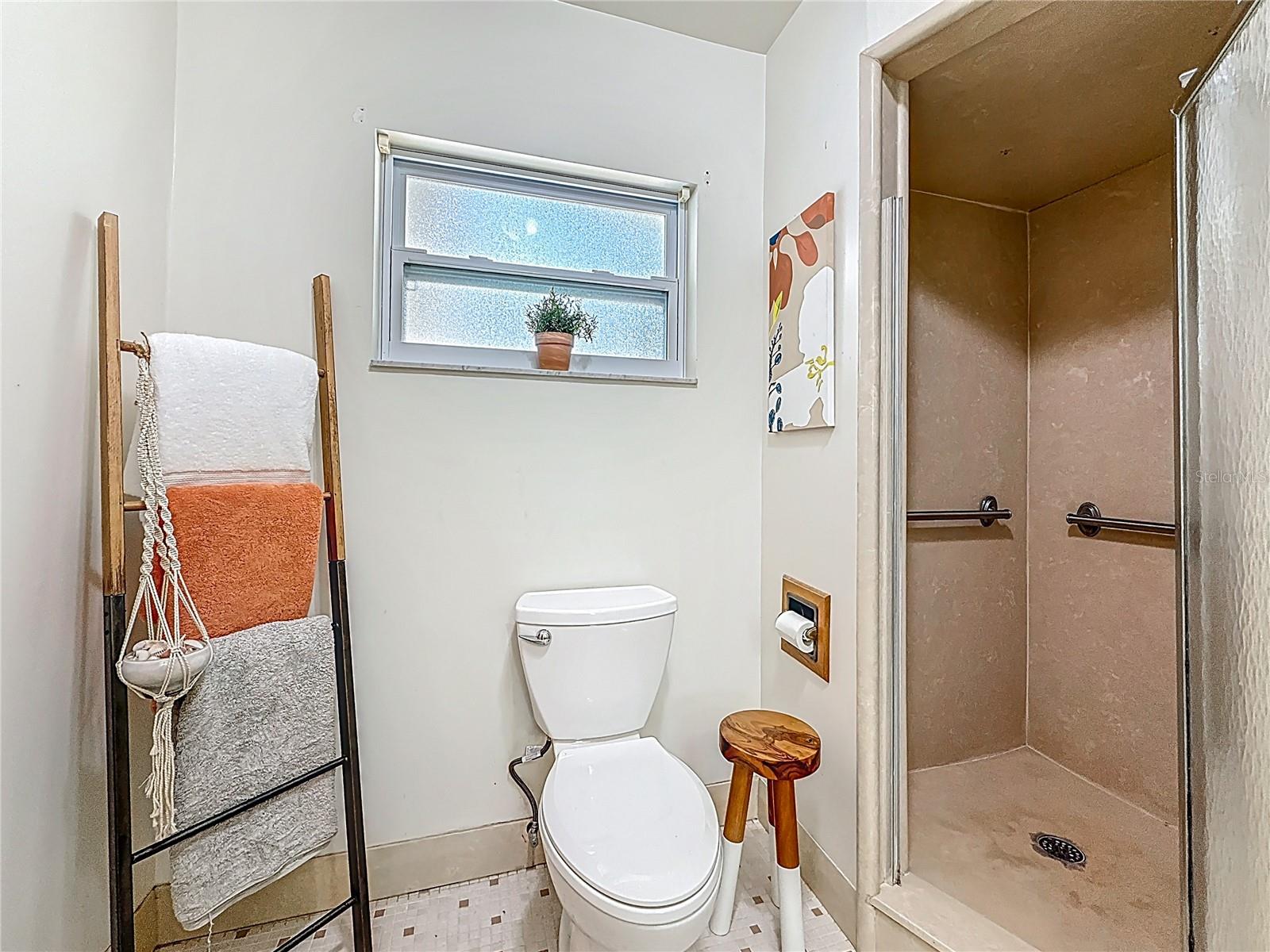 Image 31 of 66 For 3702 Wallace Avenue
