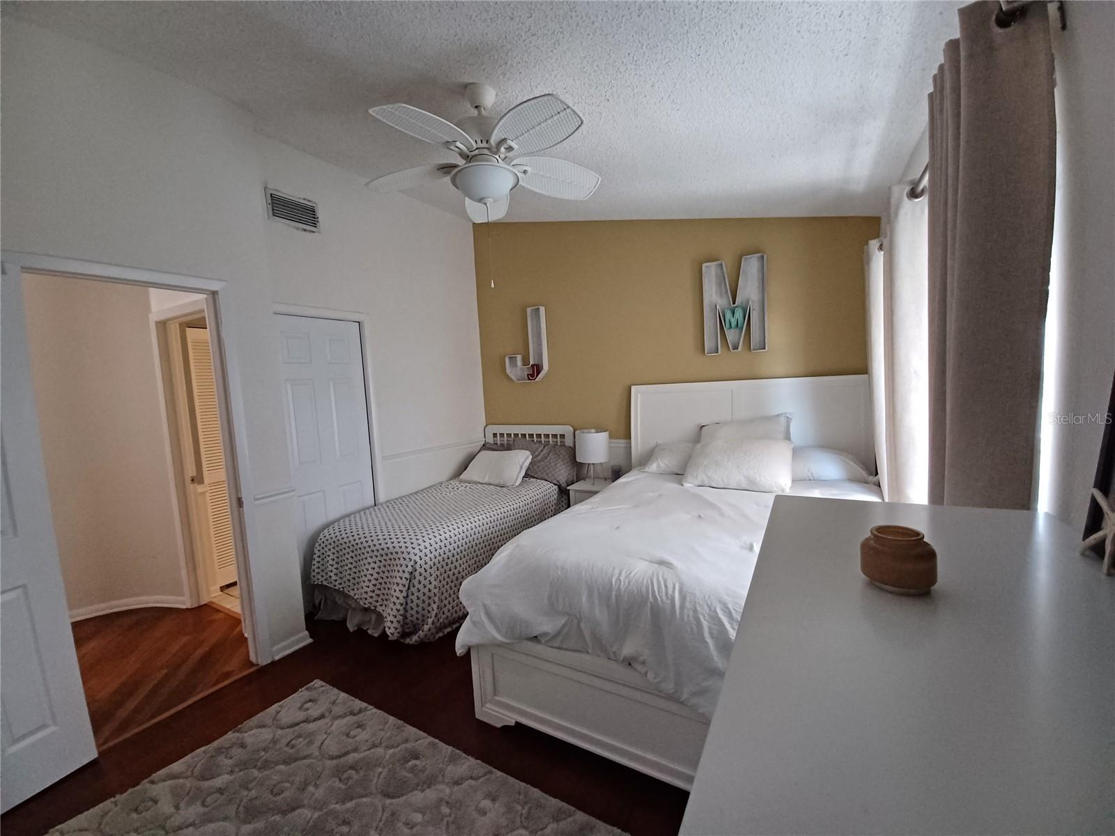 Image 25 of 41 For 17960 Gulf Boulevard 118