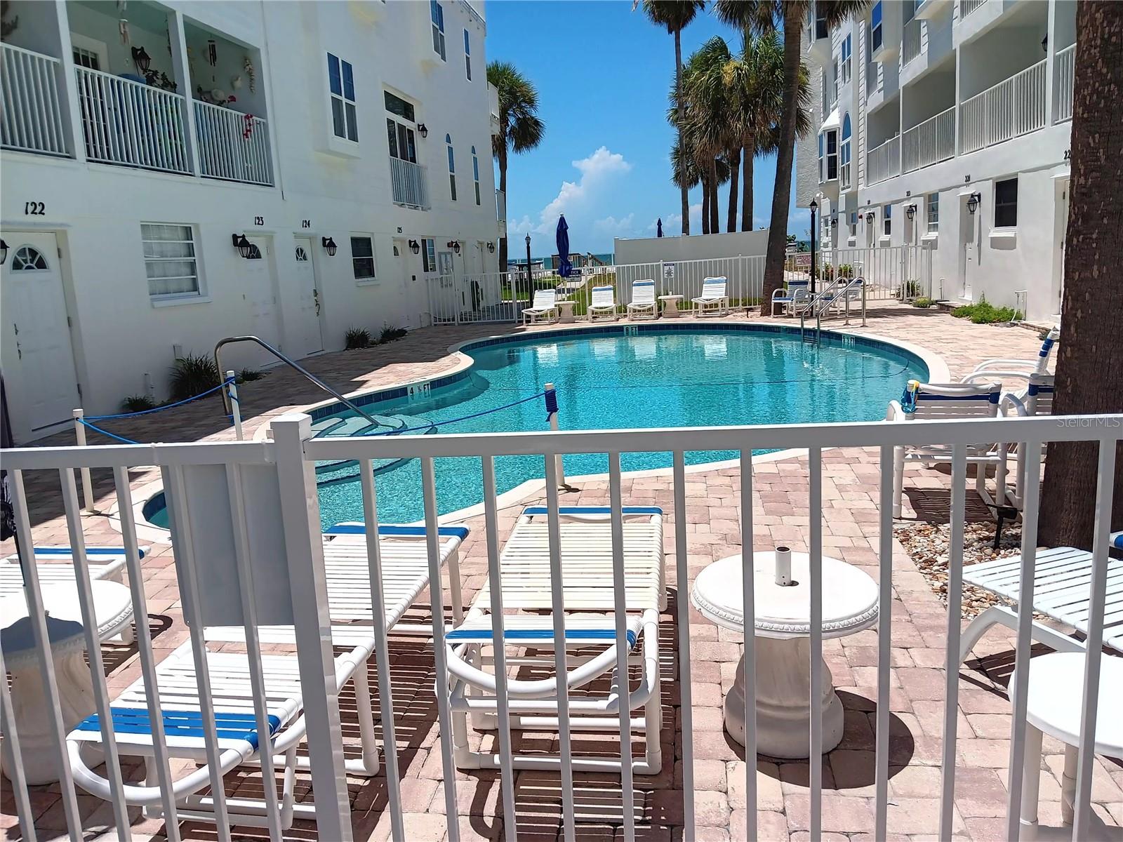 Image 29 of 41 For 17960 Gulf Boulevard 118