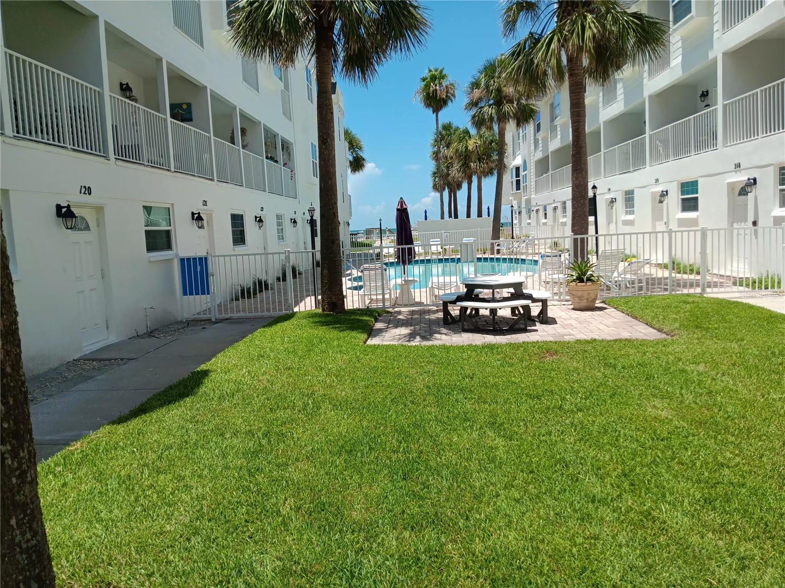Image 30 of 41 For 17960 Gulf Boulevard 118