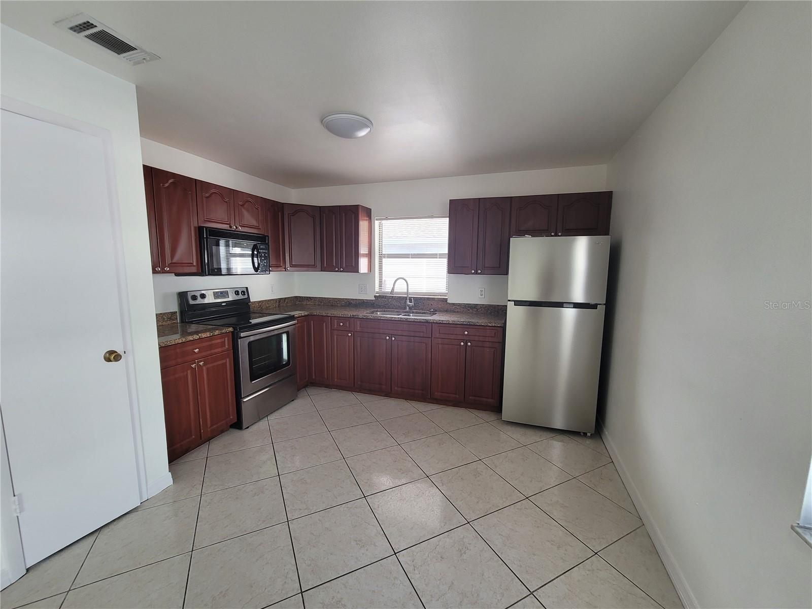 Image 3 of 23 For 9508 Pembridge Court