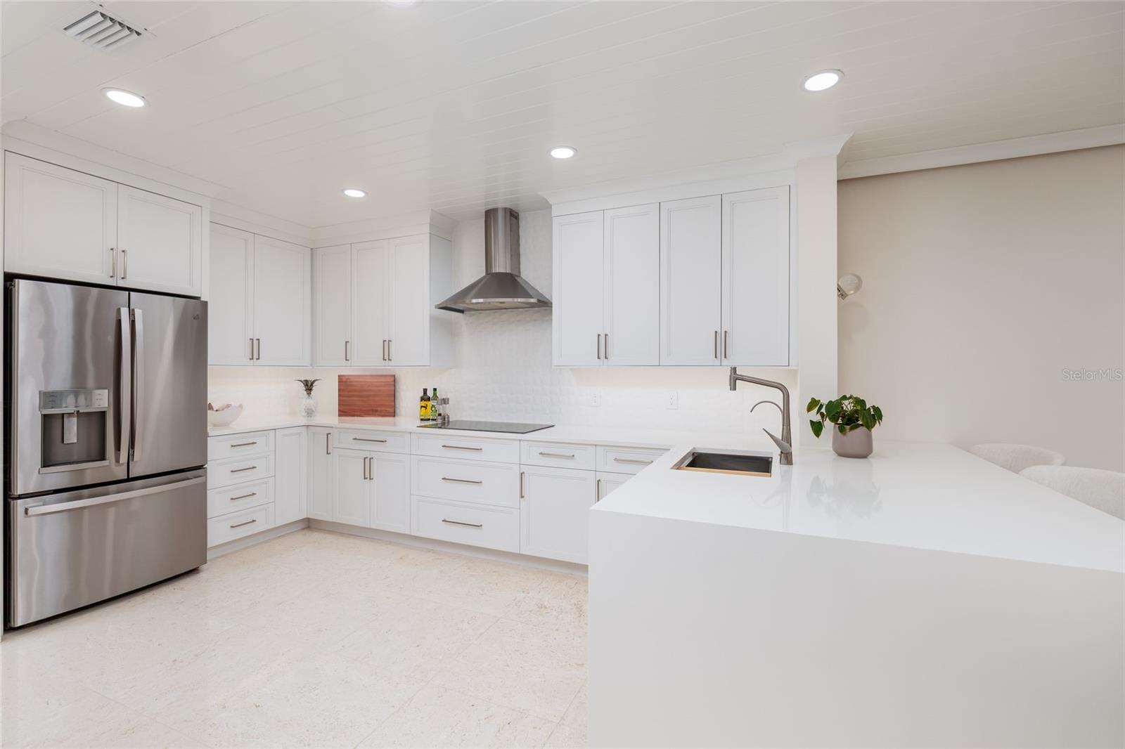 Image 12 of 74 For 903 Pinellas Bayway S 104