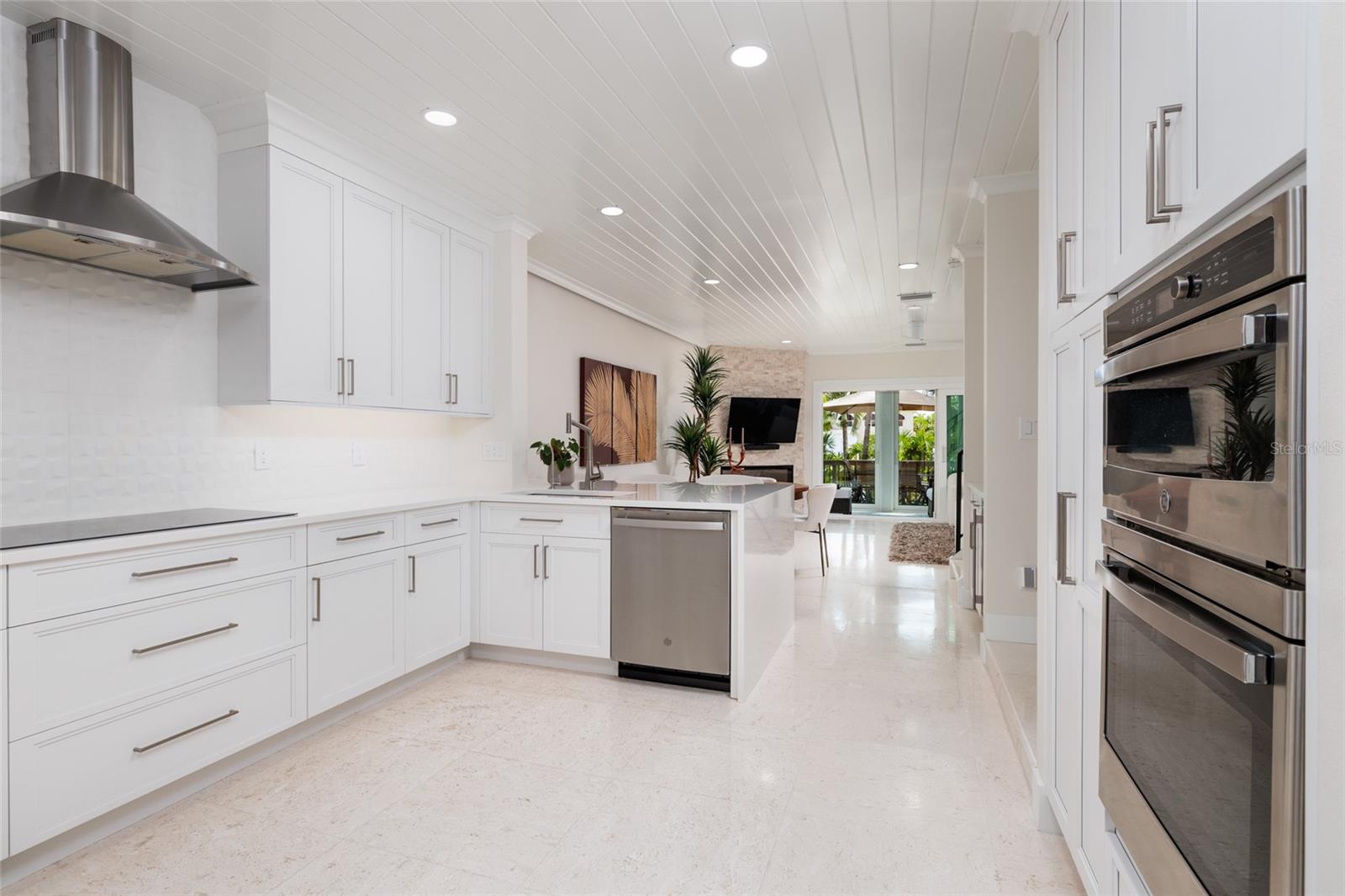 Image 13 of 74 For 903 Pinellas Bayway S 104
