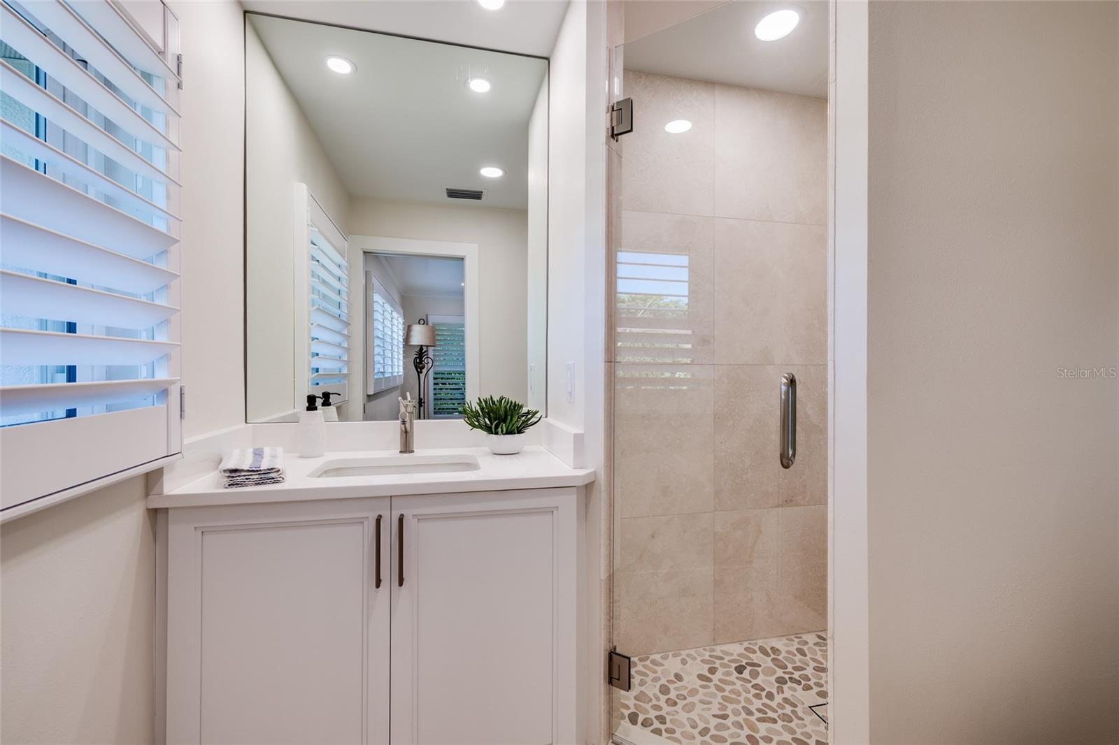 Image 31 of 74 For 903 Pinellas Bayway S 104