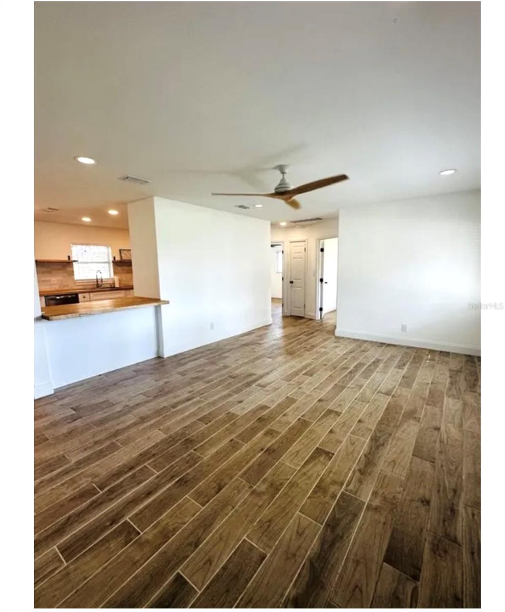 Image 4 of 13 For 4390 Maple Street Ne