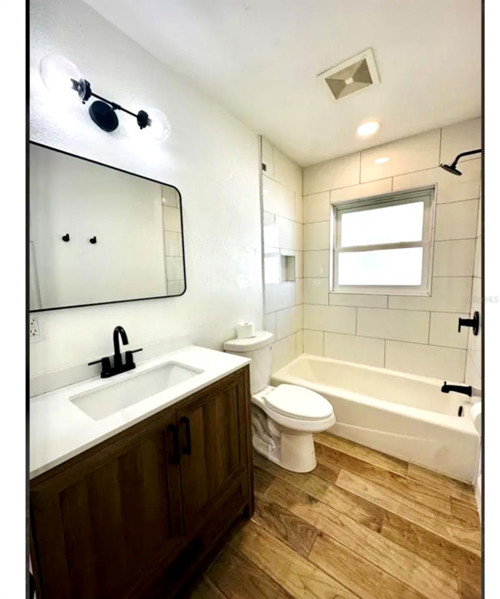 Image 7 of 13 For 4390 Maple Street Ne
