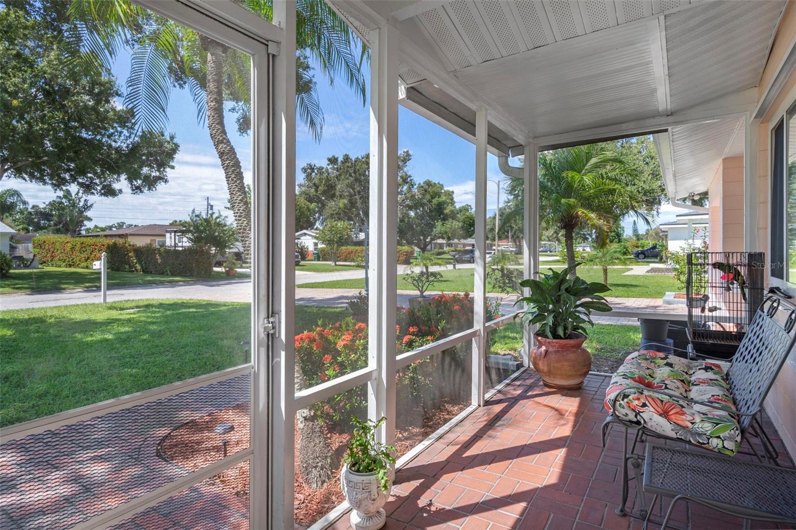 Image 11 of 59 For 6073 45th Avenue N