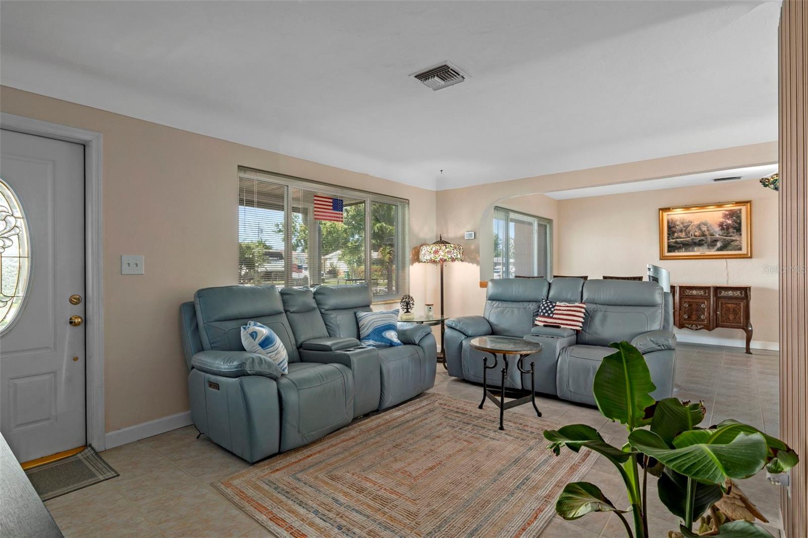 Image 13 of 59 For 6073 45th Avenue N