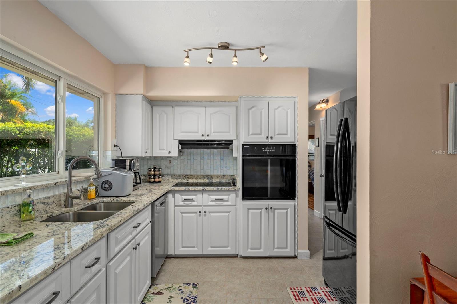 Image 18 of 59 For 6073 45th Avenue N