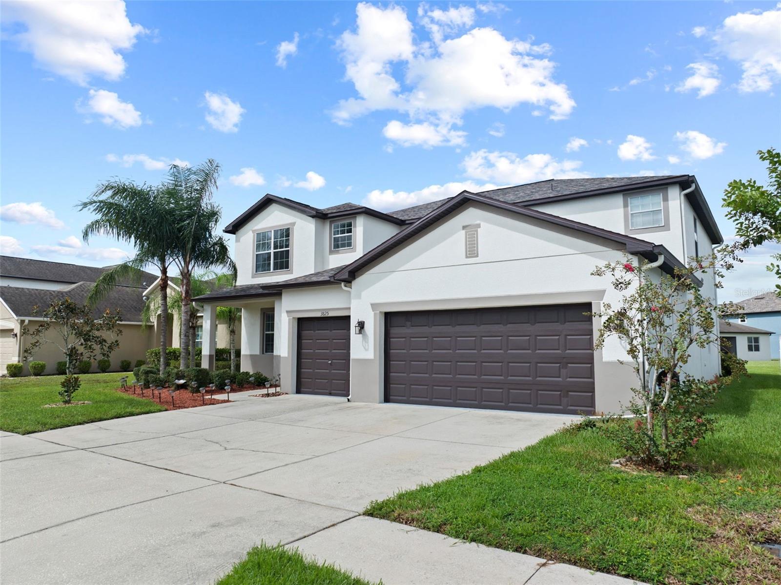 Image 4 of 90 For 3825 Buckinghamshire Drive