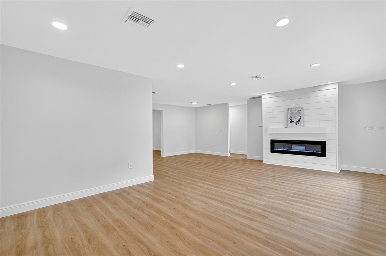 Image 10 of 35 For 1448 Lakeview Drive